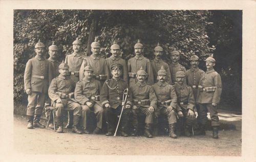 Fotokarte 1.WK Gruppenfoto Soldaten mit Pickelhaube 63