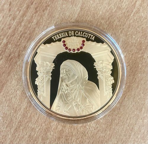 Gedenkmedaille Heiligen Teresa von Kalkutta Vergoldet mit Swarovskis 2016