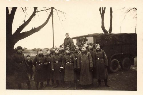 Gruppenfoto deutsche Soldaten Nachrichtenübung mit LKW Thorn Westpreussen
