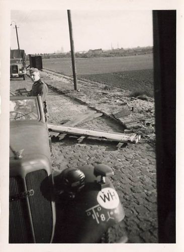 Zugtransport deutscher Kübelwagen Kennung 6. Panzer-Division