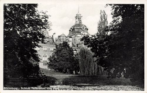 AK Bückeburg Schloss Teilansicht Park Niedersachsen ungelaufen Postkarte