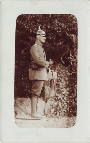 Fotokarte 1.WK Portrait Deutscher Offizier mit Bayern Pickelhaube und Degen