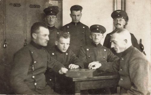 Fotokarte 1.WK Soldaten spielen Mühle