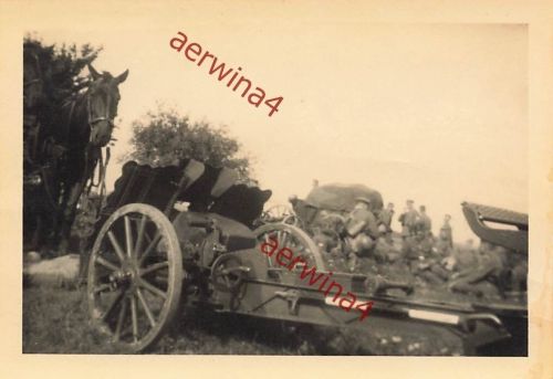 Blick auf 7,5 cm Infanteriegeschütz bei Übung