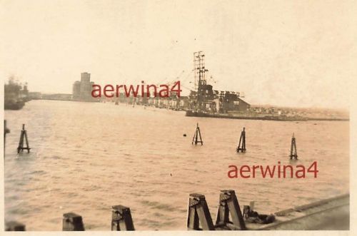 Blick auf die Krananlagen im Hafen Dünkirchen Frankreich