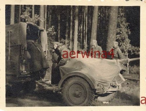 Deutsche Soldaten mit LKW Krupp-Protze 2,2 Flak in Polen