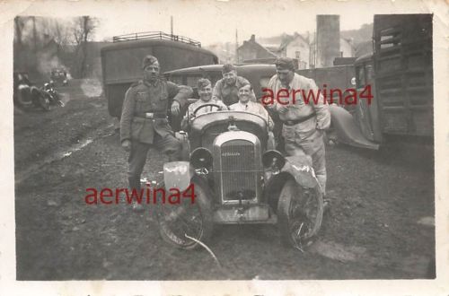 Deutsche Soldaten am franz. PKW Amilcar Chalons Frankreich