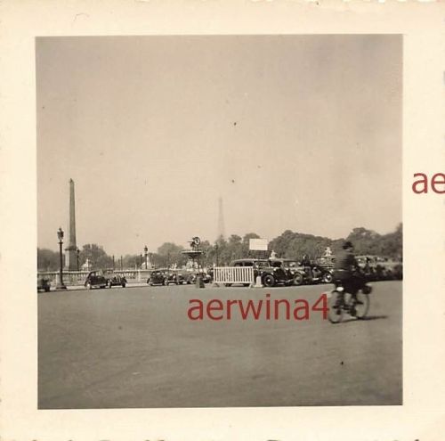 Deutsche PKW an der Siegessäule Concorde Paris Frankreich