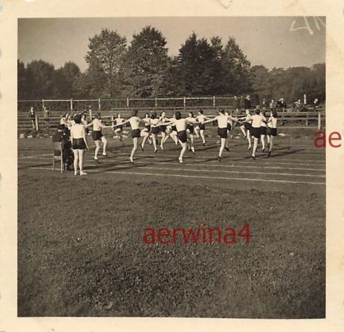 BDM Mädchen Turnhemd bei Gymnastik im Stadion
