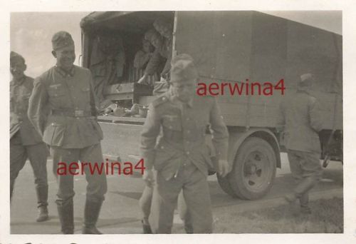 Deutsche Soldaten mit LKW bei Alkohol Fahrt in Holland