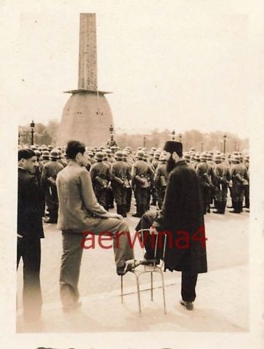 Französische Männer J debattieren beim deutschen Appell Paris Frankreich