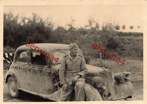 PKW Mercedes 230 mit Camouflage Tarnung Frankreich