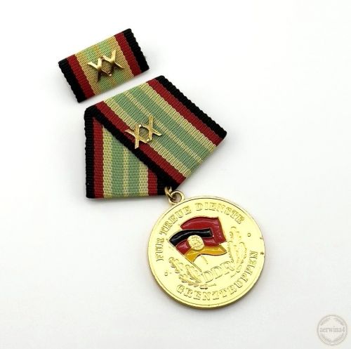 DDR Medaille Treue Dienste in den Grenztruppen der DDR Gold 20 Jahre Bartel 283b