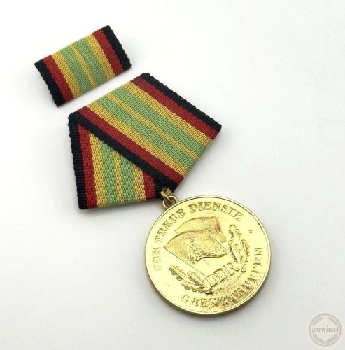 DDR Medaille Treue Dienste Grenztruppen der DDR Gold 15 Jahre Bartel 284d