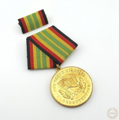 DDR Medaille Treue Dienste Grenztruppen der DDR Gold 15 Jahre Bartel 284b