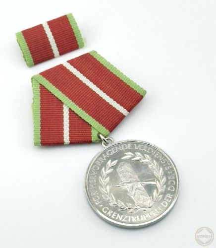 DDR Verdienstmedaille der Grenztruppen der DDR in Silber Bartel 281c