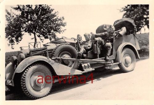 Vormarsch deutsche Soldaten mit Kübelwagen Horch 830 R Sudetenland