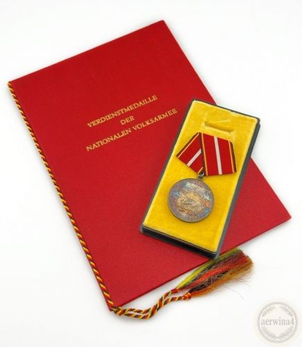 DDR Verdienstmedaille der NVA in Silber 900 Punze 4 Urkunde Oberstleutnant 1970