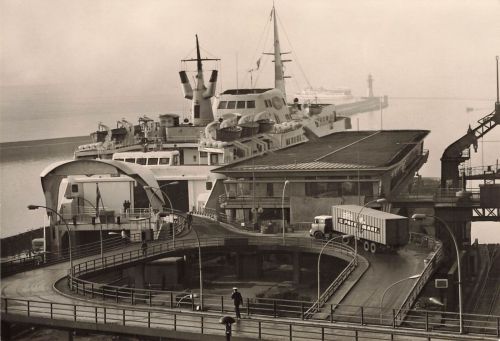 AK Sassnitz Blick auf den Fährhafen Mecklenburg-Vorpommern ungelaufen Rügen