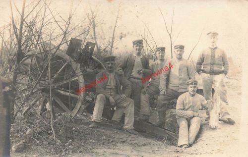 Foto AK 1.WK deutscher Soldat mit franz.Mine an Geschütz Stellung in Frankreich