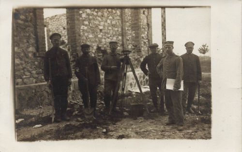 Fotokarte 1.WK Deutsche Soldaten Vermessungs-Trupp Sissonne Frankreich