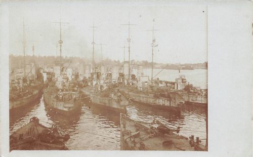 Foto 1.WK deutsche Tropedoboote im Hafen Libau Kurland