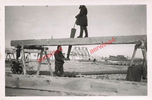 Deutsche Pioniere Bauarbeiten an Dnepr Brücke Schkloff Ostfront