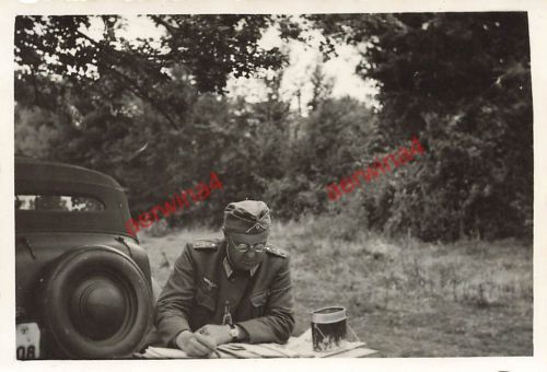 Deutscher Soldat Hauptmann bei Ari Stellung Sicht Ypern Belgien