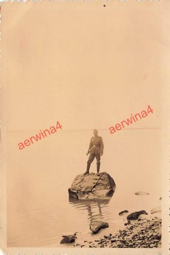 Deutscher Soldat am Strand von Cherbourg Frankreich