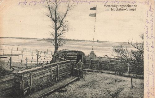 Fotokarte 1.WK Soldat Verteidigungsschanze im Rockitno-Sumpf bei Minsk