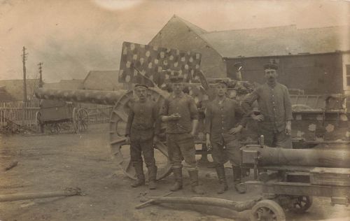Fotokarte 1.WK erbeutetes franz. 15 cm Geschütz mit Tarnanstrich