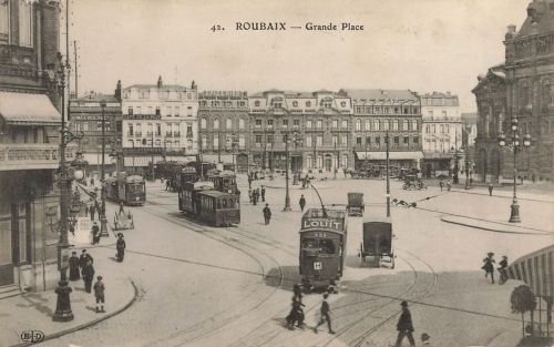 AK Roubaix Grande Place Straßenbahn Frankreich 1914 ungelaufen Postkarte