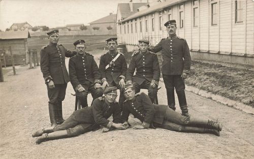 Fotokarte 1.WK Gruppenfoto Soldaten Schulterklappe 2 in Hammelburg Bayern