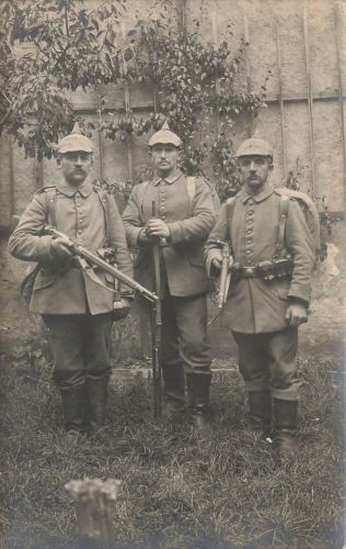 Foto 1.WK Soldaten Landsturm XII , 10 Kragenspiegel vor Einsatz