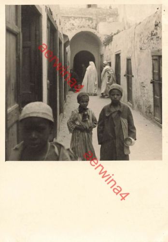 Eingeborene Araber Berber auf Strasse in Bengasi Libyen Afrika