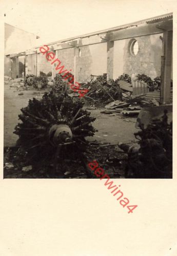 Zerstörte ital. Flugzeuge nach engl. Bombenangriff Flugplatz Bengasi Libyen