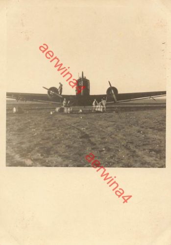Deutsches Flugzeug Ju-52 Auftanken Afrikakorps Flugplatz Bengasi Libyen Afrika