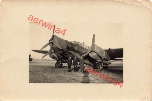 Deutsche Soldaten italienisches Flugzeug SM. 84 Flugplatz Bengasi Libyen Afrika
