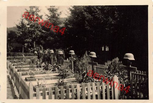 Deutsche Heldengräber Stahlhelm Friedhof Visegrád Ungarn