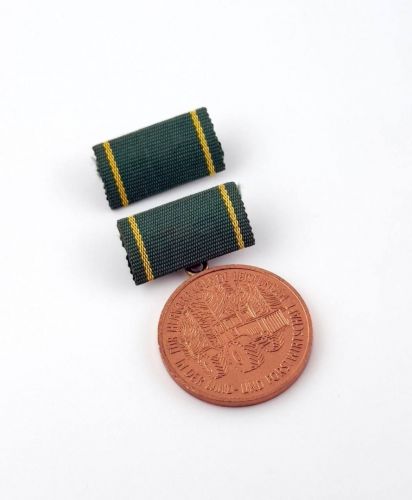 DDR Abzeichen für Hervorragende Leistungen Land und Forstwirtschaft Bronze