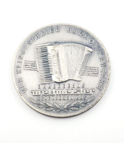 DDR Medaille VEB Klingenthaler Harmonikawerke Akkordeons Weltmeister