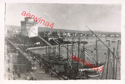 Strassenbahn am Weißen Turm am Hafen Saloniki Griechenland