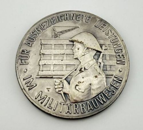 DDR NVA Medaille Für ausgezeichnete Leistungen im Militärbauwesen in Silber