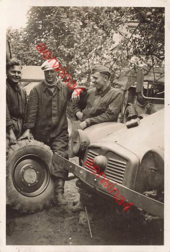 Soldaten Reifenwechsel am LKW Krupp-Protze beim Jøssingfjord Rogaland Norwegen