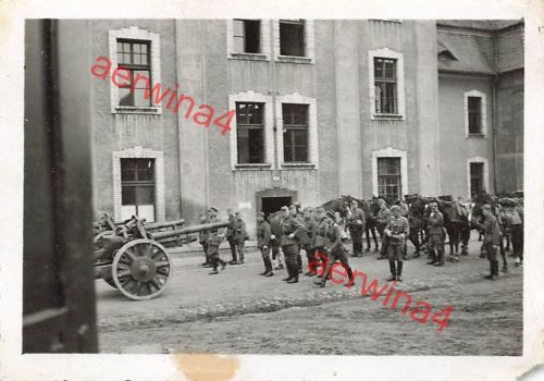 Deutsche Geschütze AR. 24 Kaserne Brüx Sudetenland