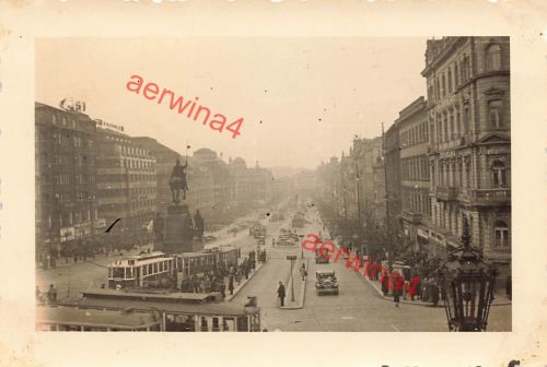 Deutscher Kübelwagen auf Wenzelplatz Prag Tschechien