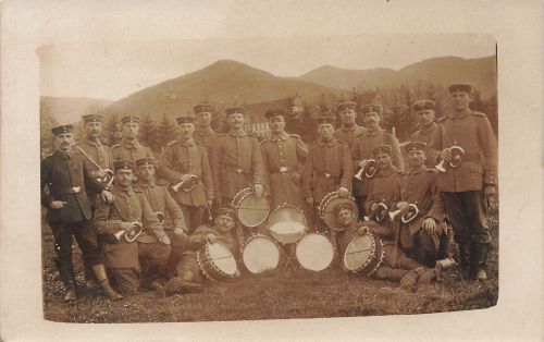 Fotokarte 1.WK Gruppenfoto Soldaten Militärmusiker Spielmannszug