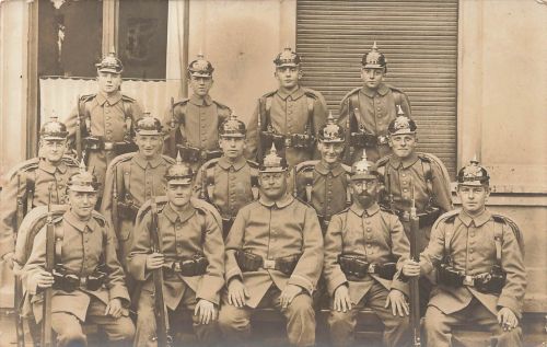 Foto-AK 1.WK Gruppenfoto Deutsche Soldaten Sachsen Pickelhaube