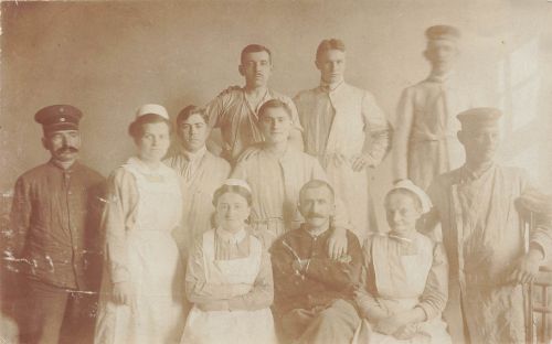 Foto AK 1.WK verletzte Soldaten mit Krankenschwestern im Lazarett Glauchau