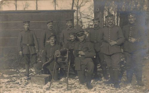 Fotokarte 1.WK Soldaten mit Maschinengewehr 08 Lafette Lehrkurs Frankreich